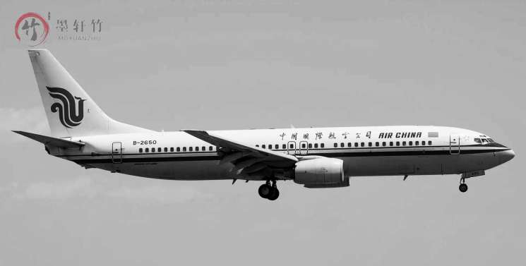载132人东航客机MU5735广西梧州坠毁，2分钟从8000米坠落地面